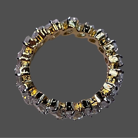 Elegant Gold and Silver Women's Ring - Picture 2 of 4